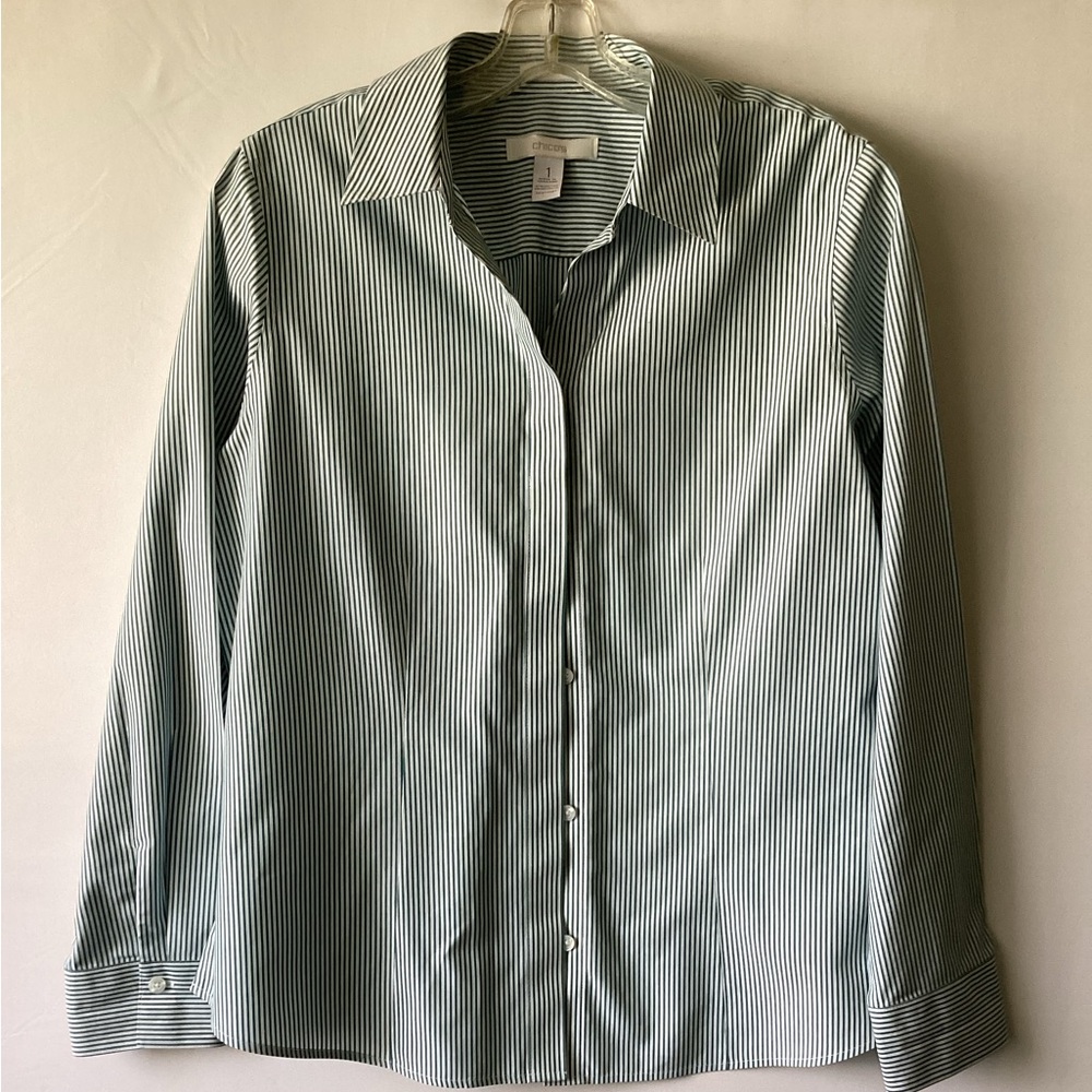 Chico’s long sleeve no iron button up glittery shirt for women.